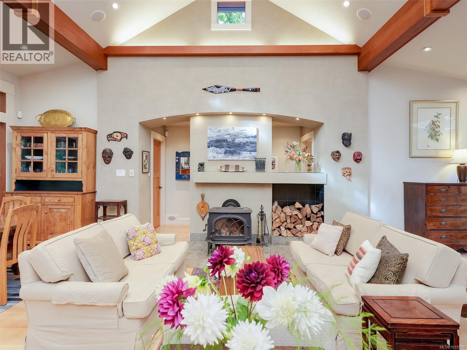  590 Downey Road, North Saanich
