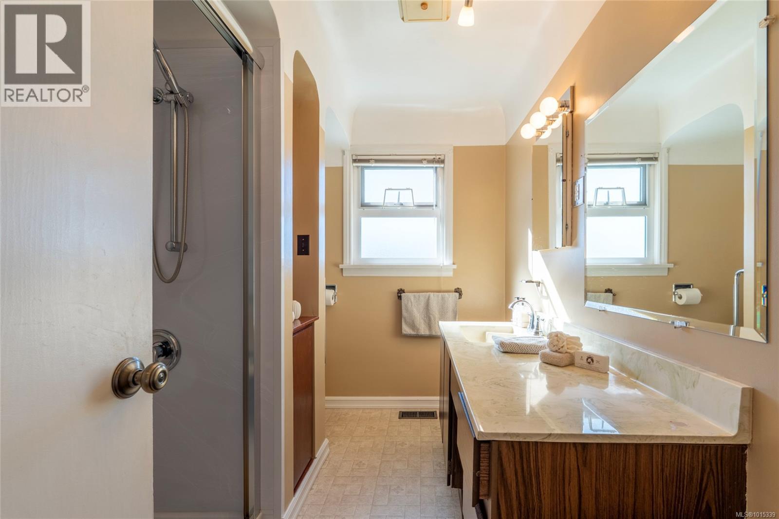  1131 Heald Avenue, Esquimalt