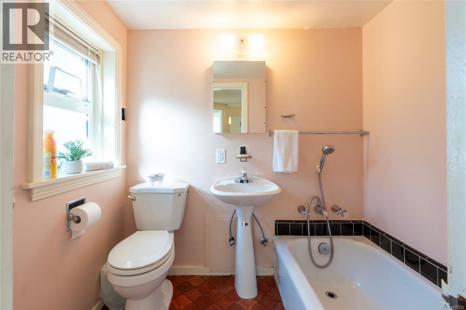  1131 Heald Avenue, Esquimalt