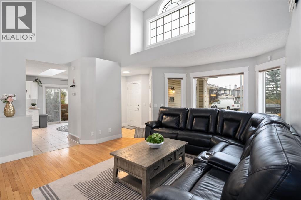 Single Family House 3 Level for Sale in  Coral Sands Terrace NE Coral Springs Calgary 