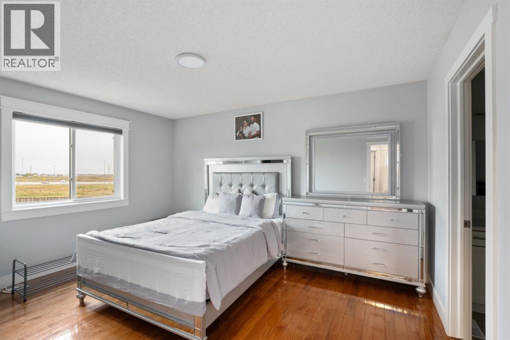 Single Family House 3 Level for Sale in  Coral Sands Terrace NE Coral Springs Calgary 