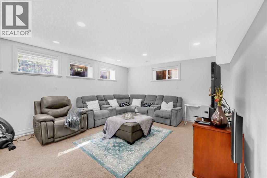 Single Family House for Sale in  Rockyvale Green NW Rocky Ridge Calgary 