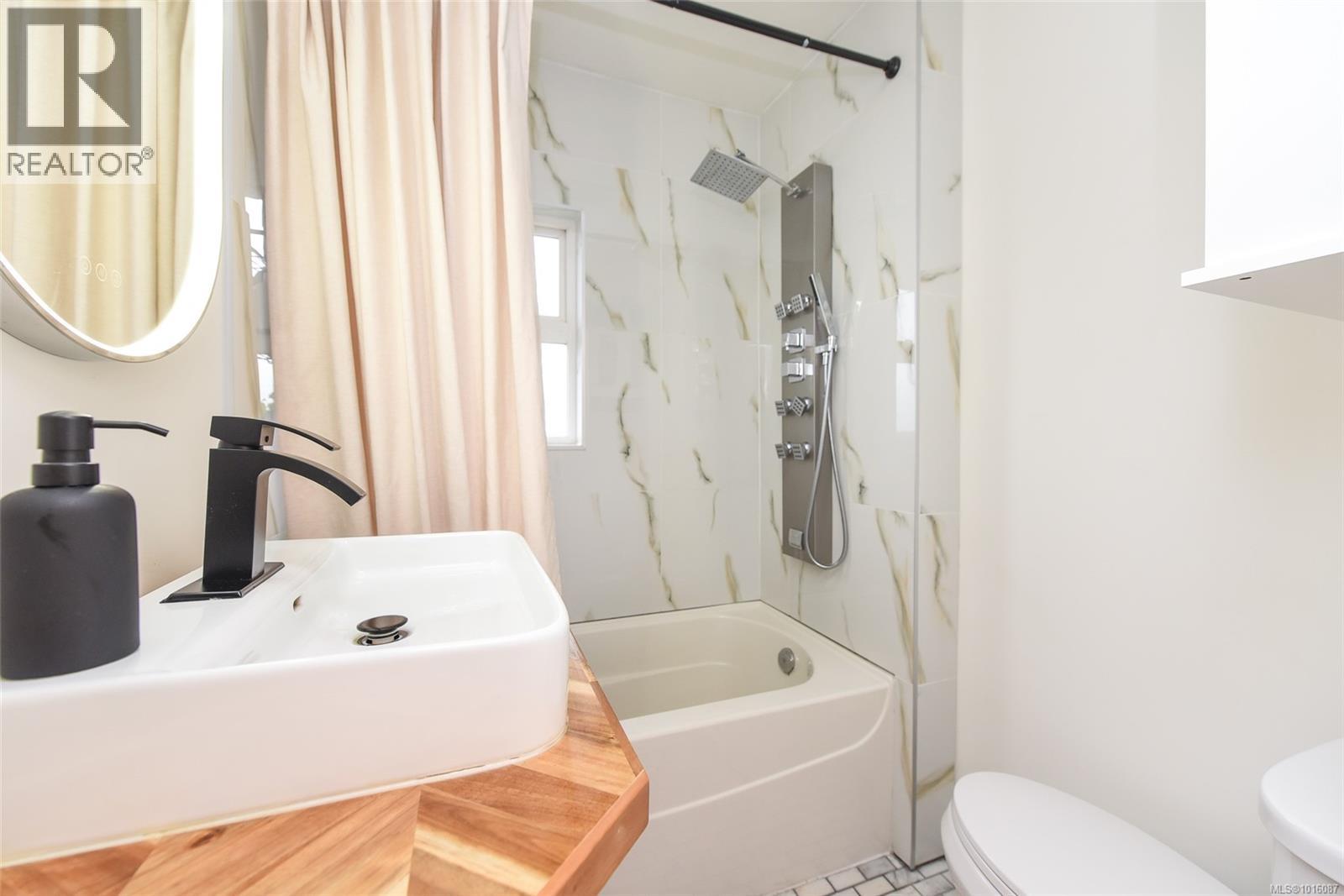 1971 19th Ave, Campbell River