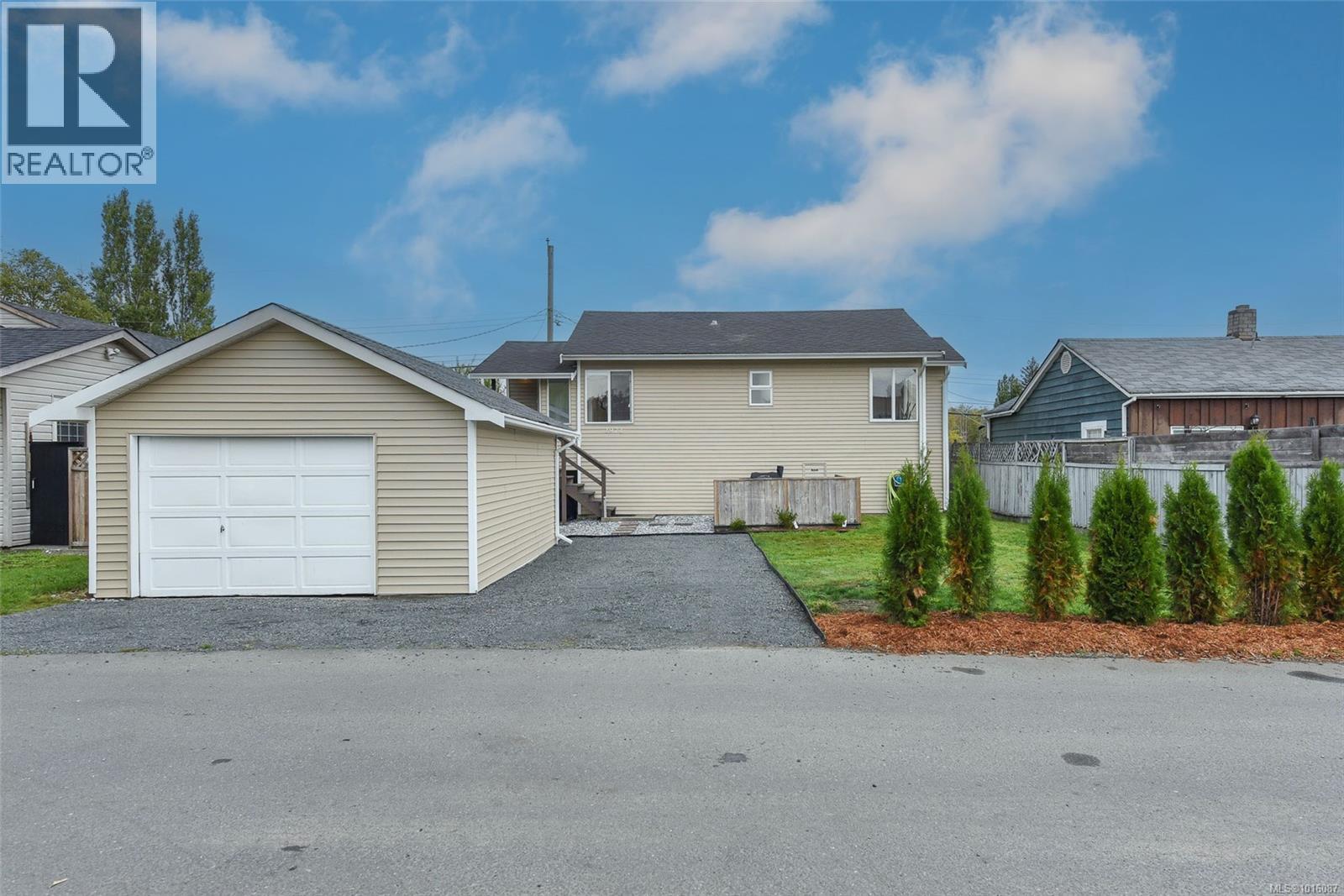 1971 19th Ave, Campbell River