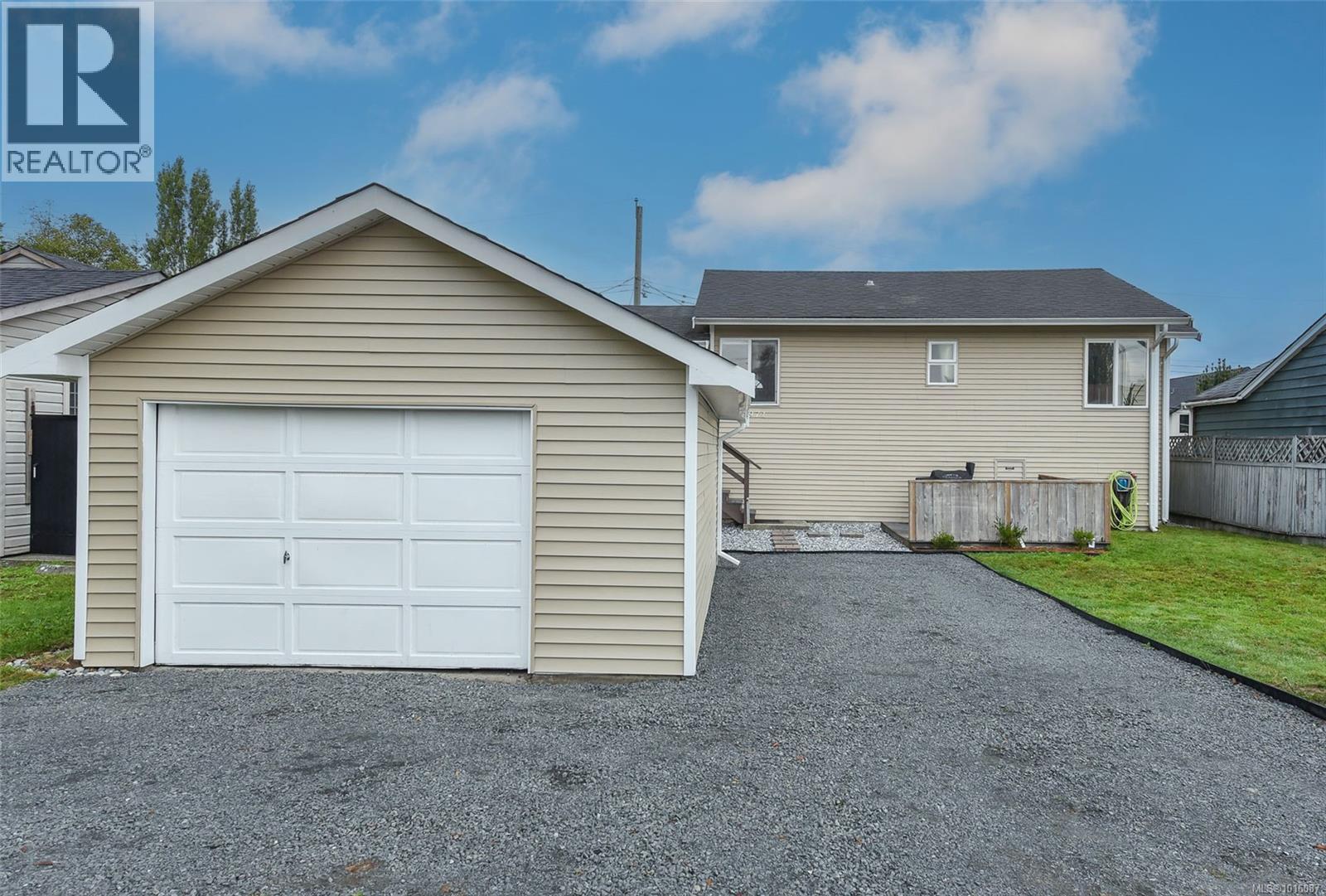 1971 19th Ave, Campbell River