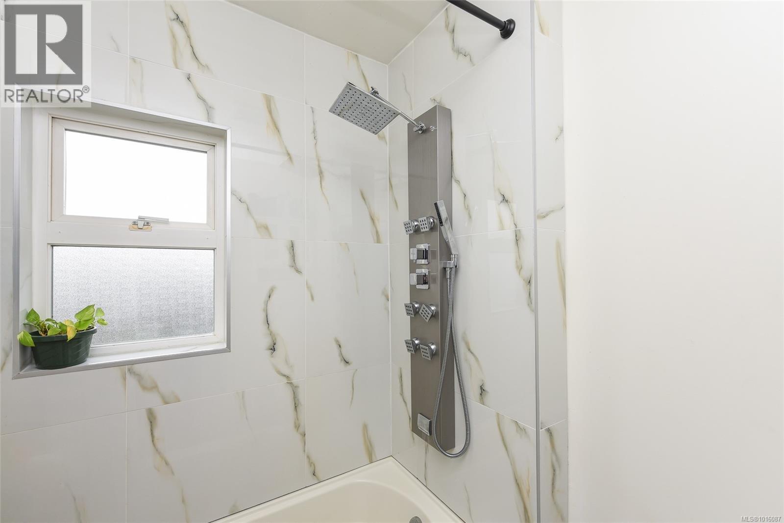 1971 19th Ave, Campbell River