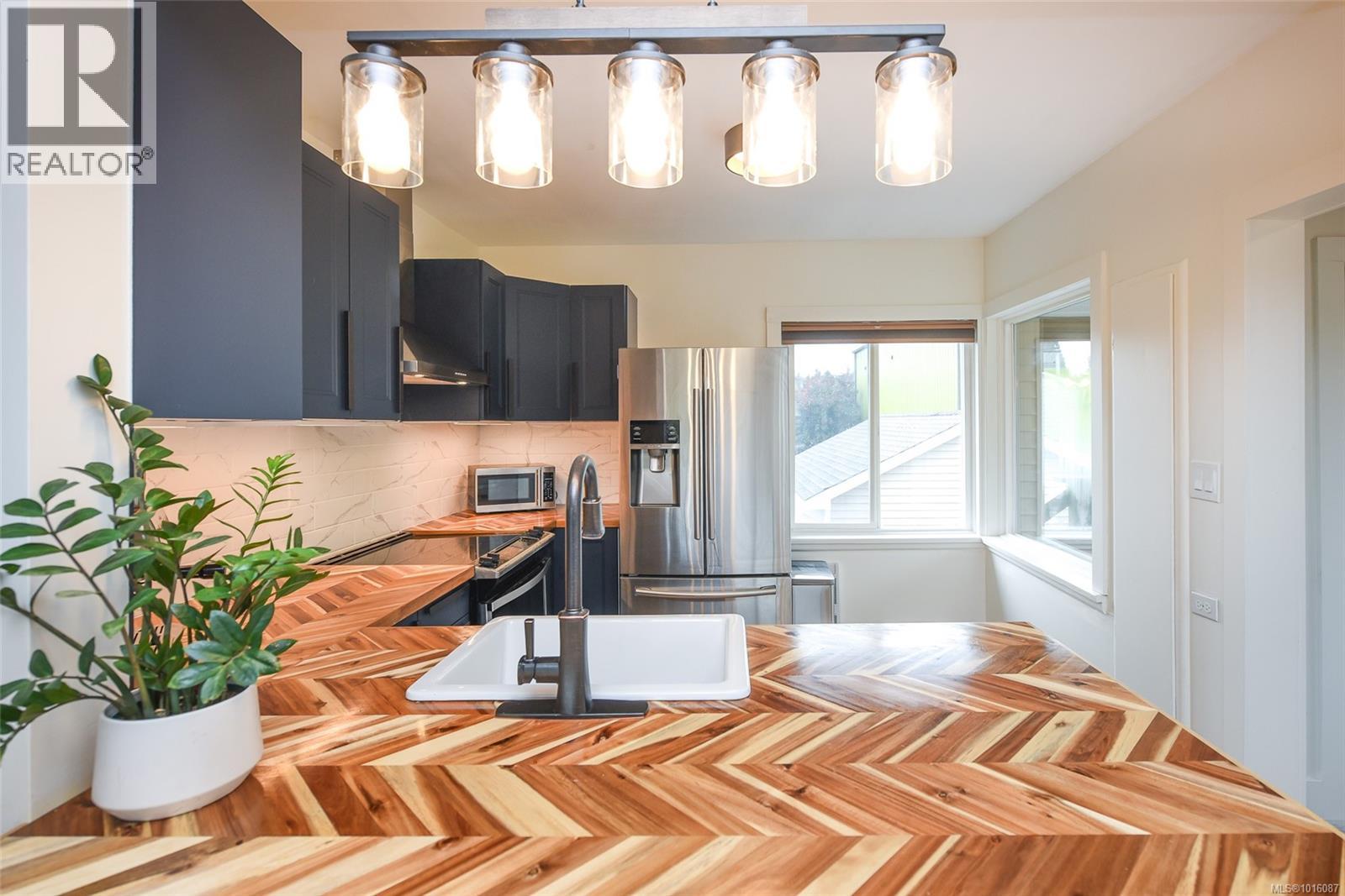 1971 19th Ave, Campbell River