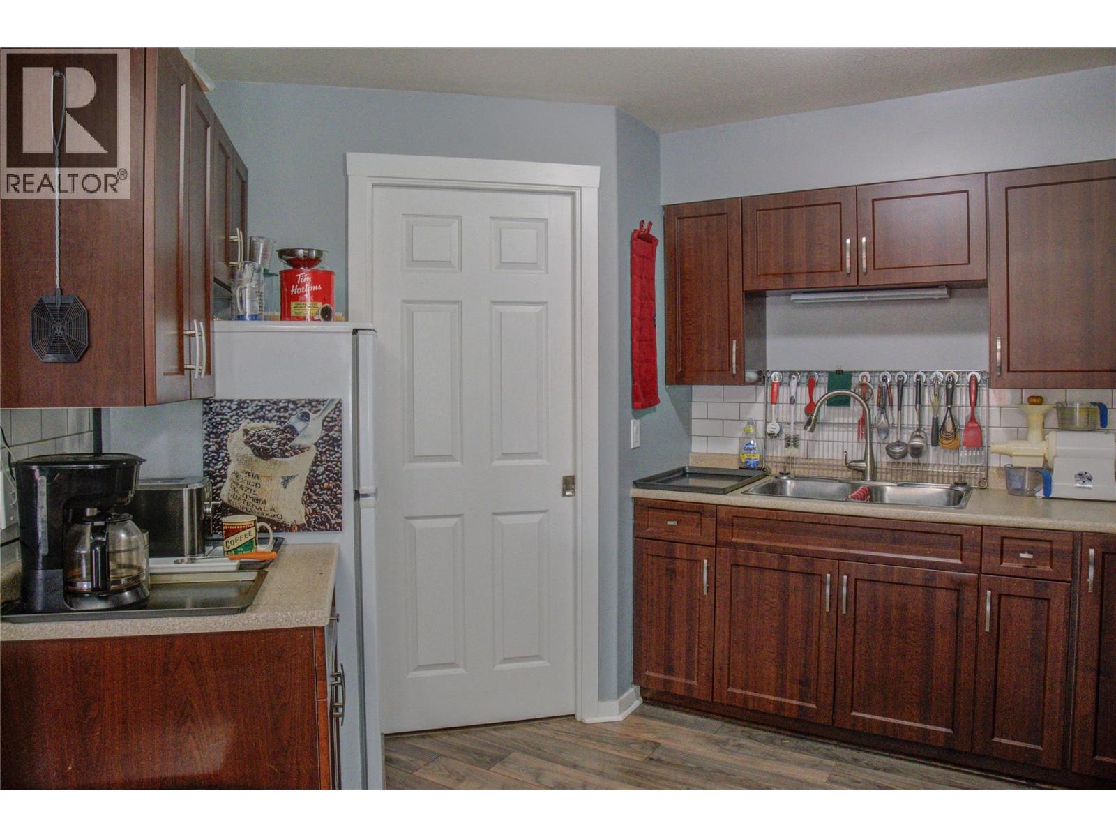 2 1070 1 Street Southeast, Salmon Arm