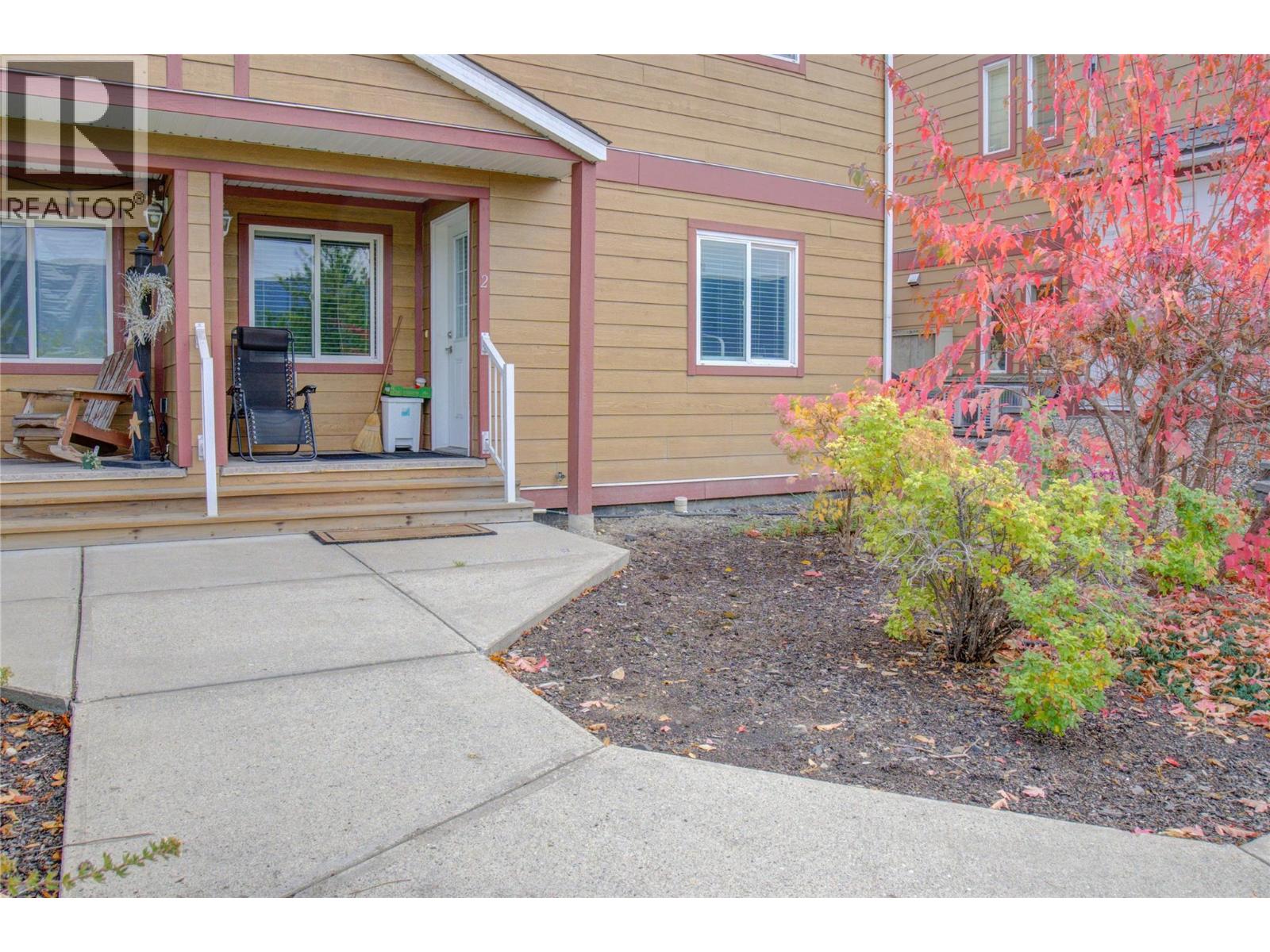 2 1070 1 Street Southeast, Salmon Arm
