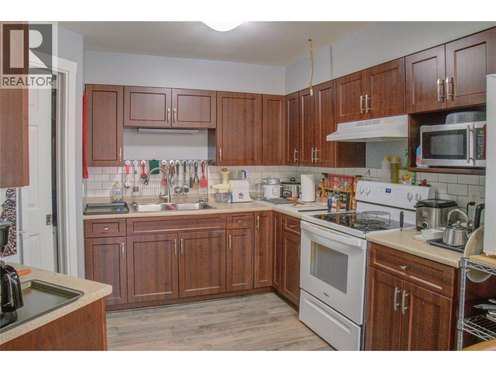 2 1070 1 Street Southeast, Salmon Arm