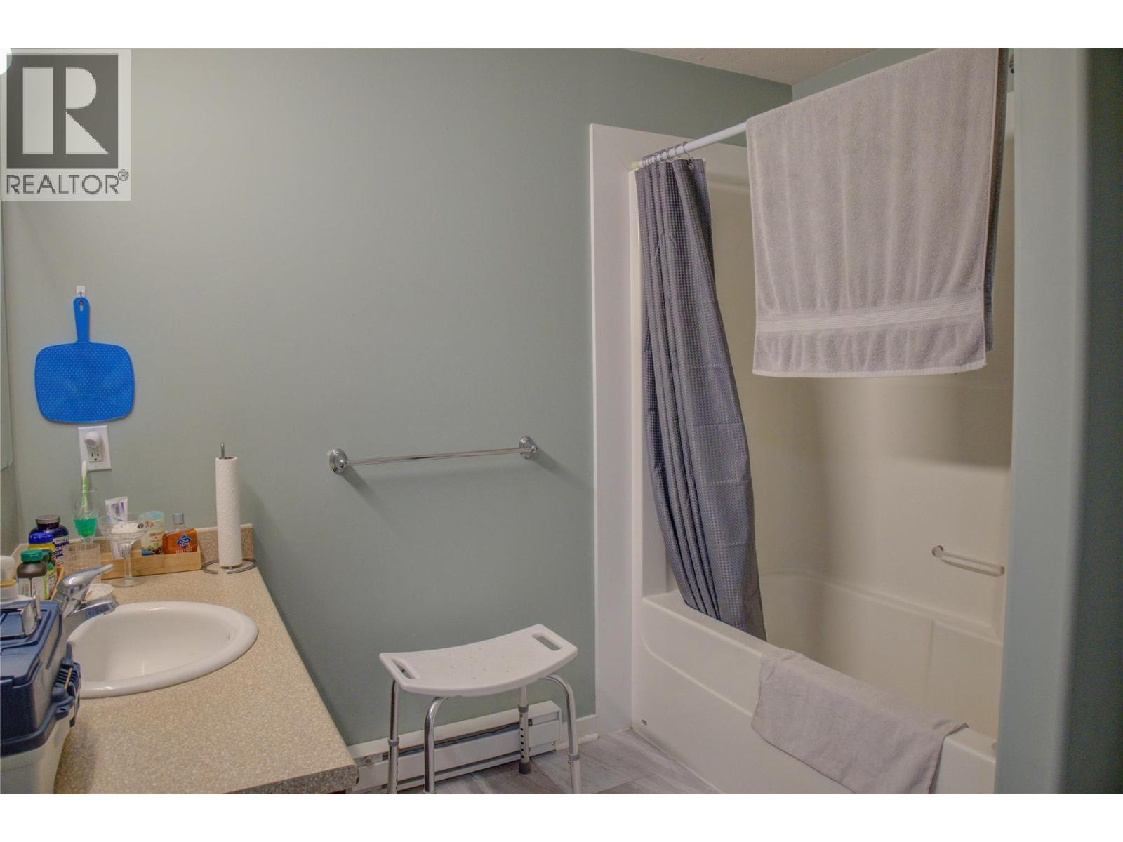 2 1070 1 Street Southeast, Salmon Arm