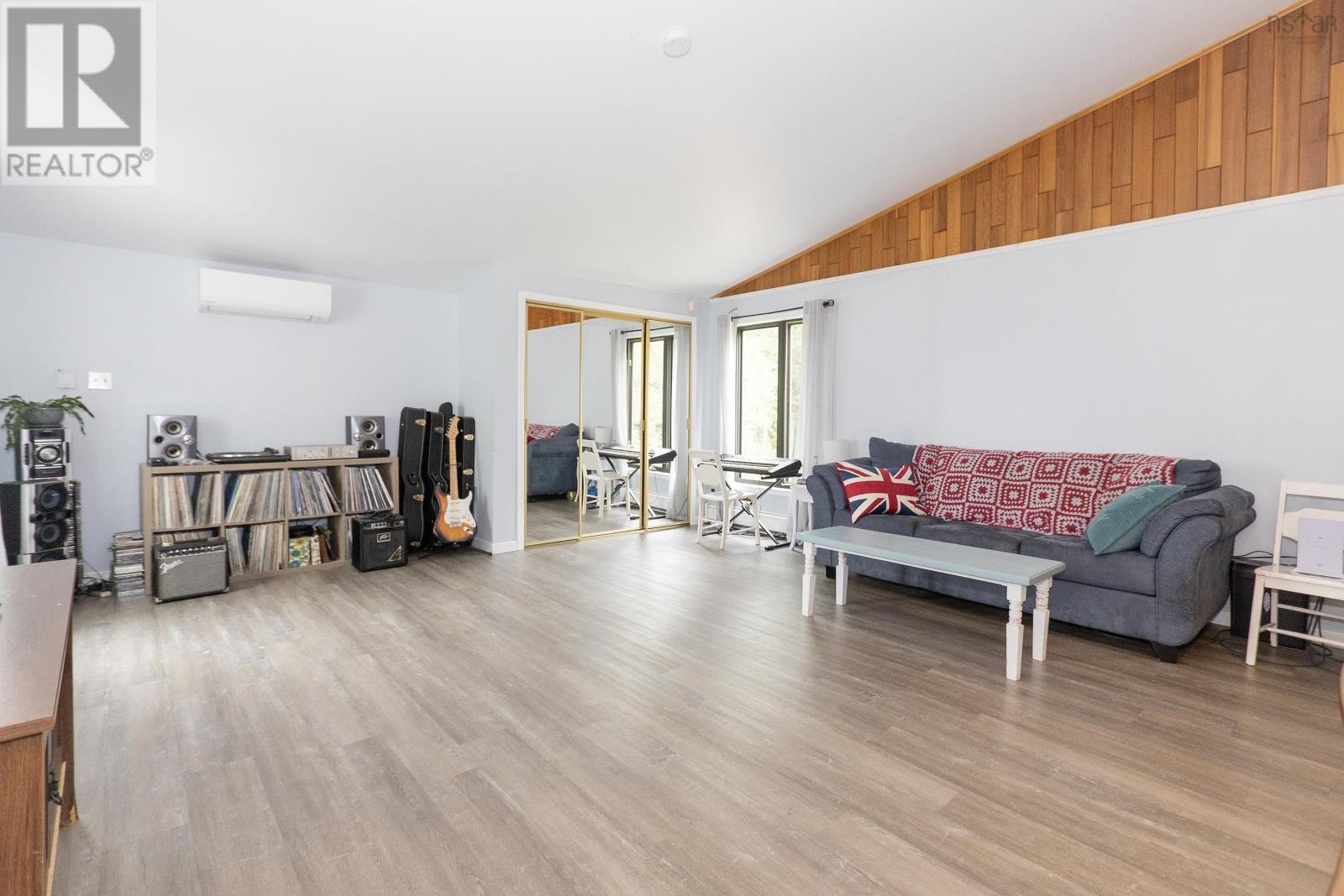 Property 22 of 50 of 3 Shore Lane