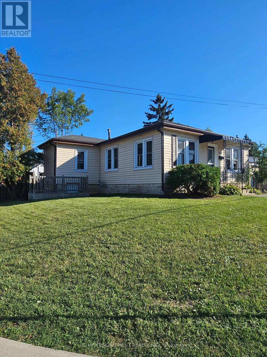 Single Family House Bungalow for Sale in  COCHRANE ROAD Hamilton (Rosedale) 