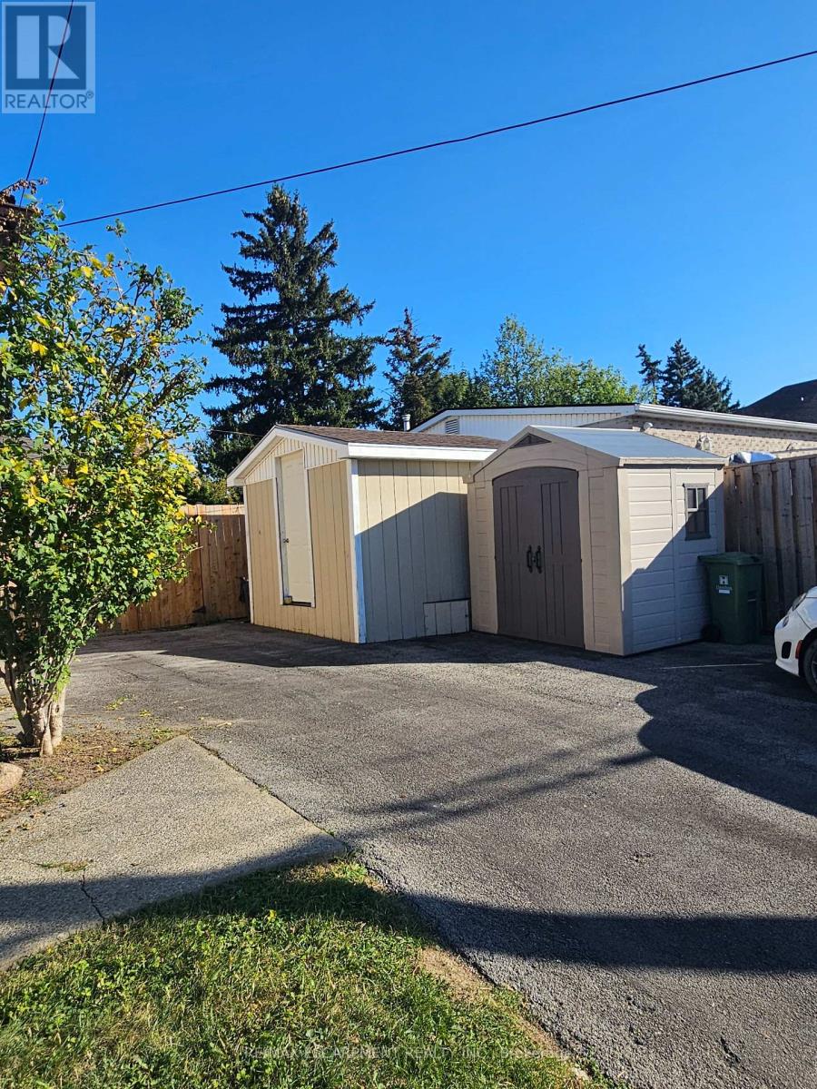 Single Family House Bungalow for Sale in  COCHRANE ROAD Hamilton (Rosedale) 