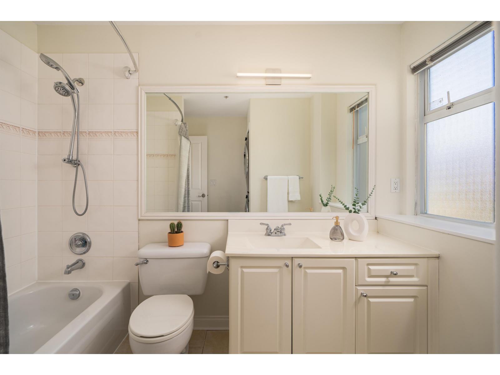 1159 VIDAL STREET, White Rock