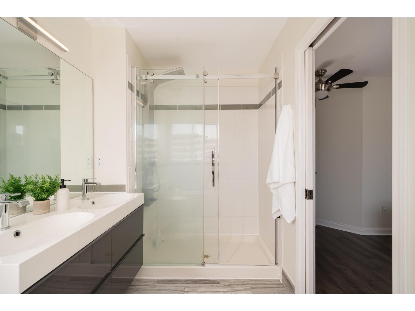 1159 VIDAL STREET, White Rock