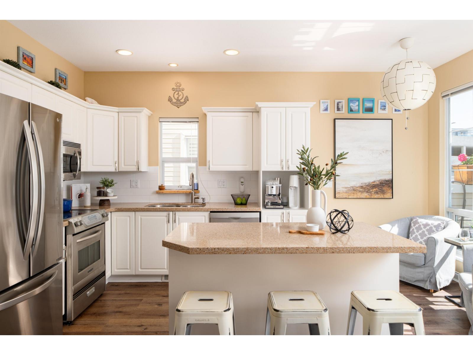 1159 VIDAL STREET, White Rock