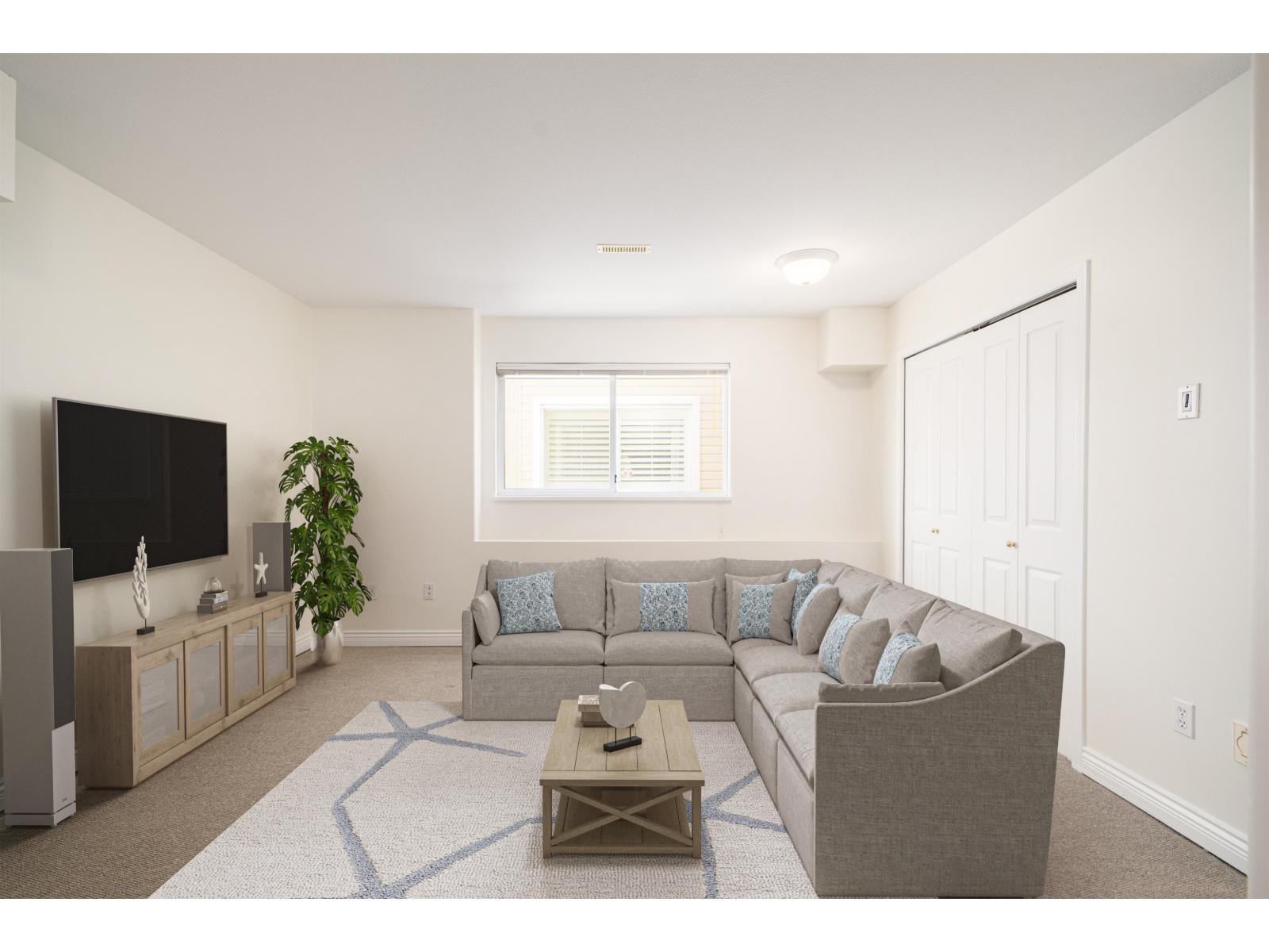 1159 VIDAL STREET, White Rock