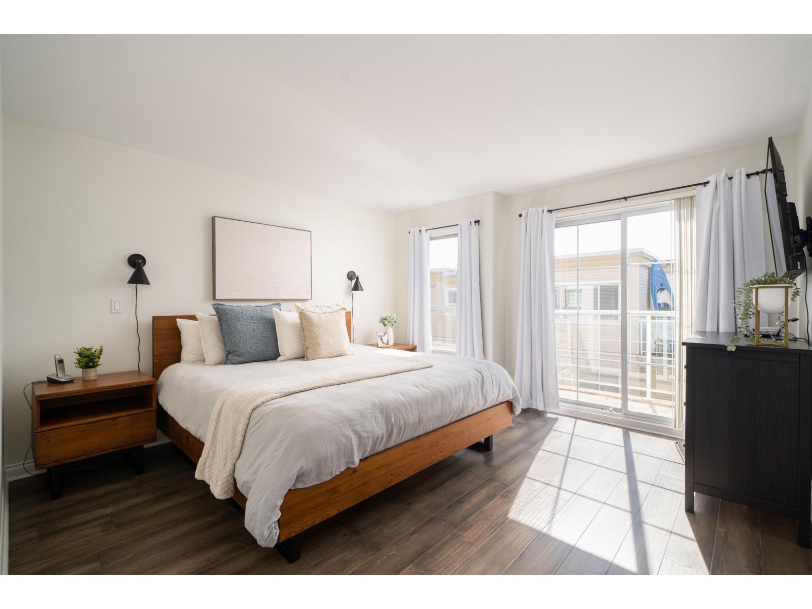 1159 VIDAL STREET, White Rock