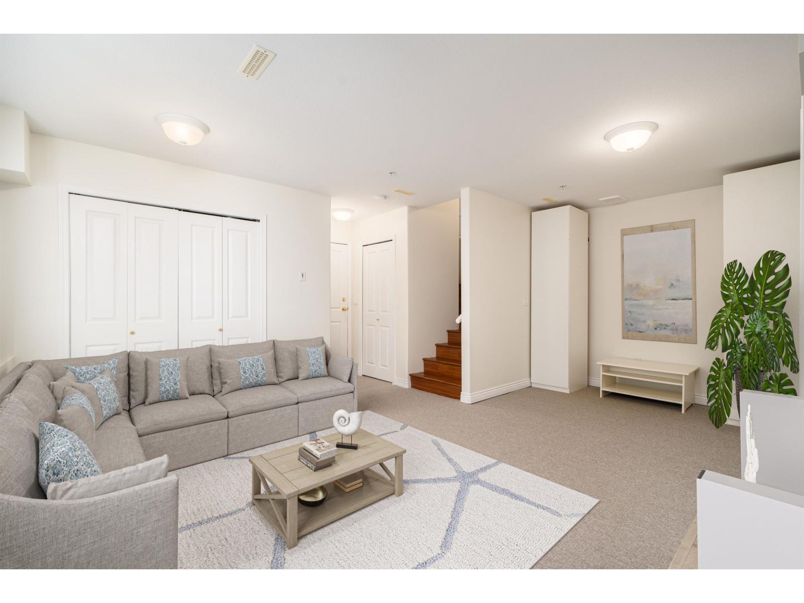 1159 VIDAL STREET, White Rock