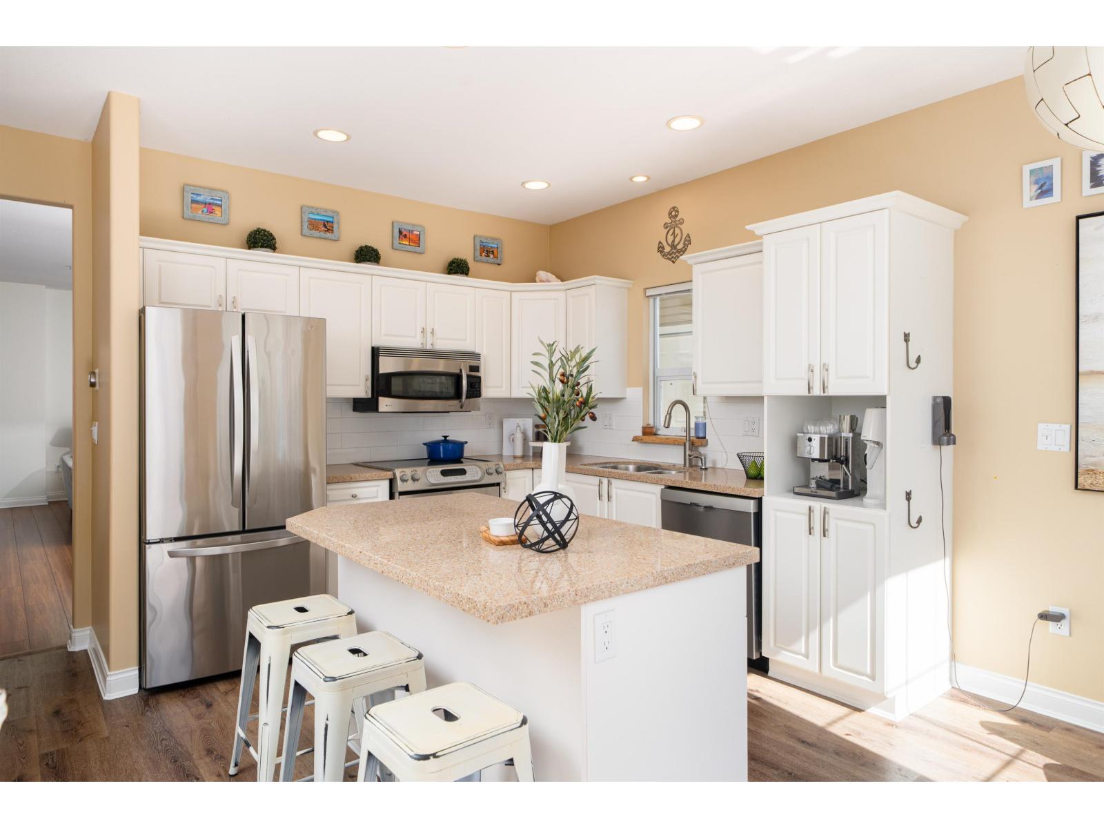 1159 VIDAL STREET, White Rock