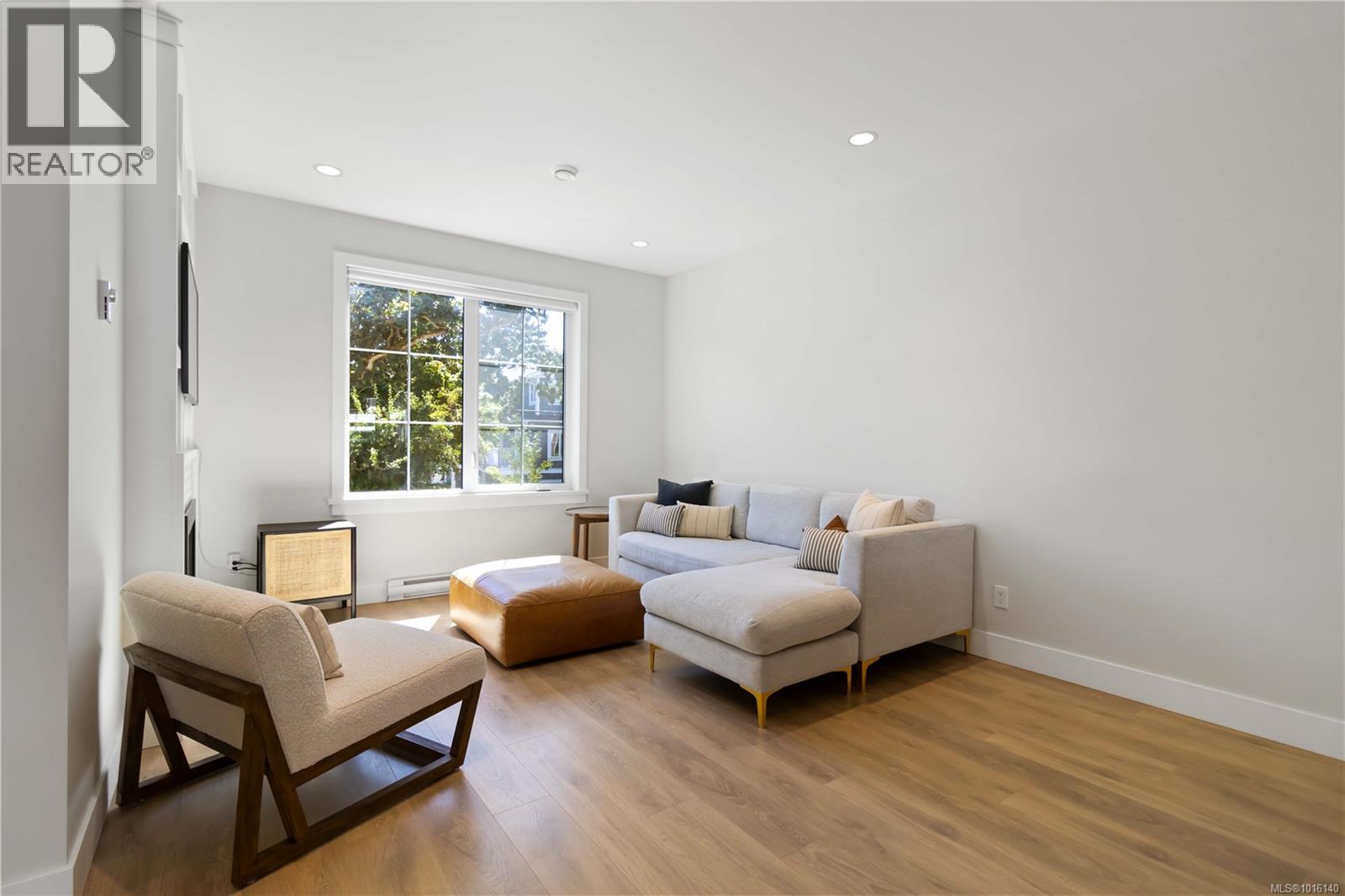 10 1810 Kings Road, Saanich