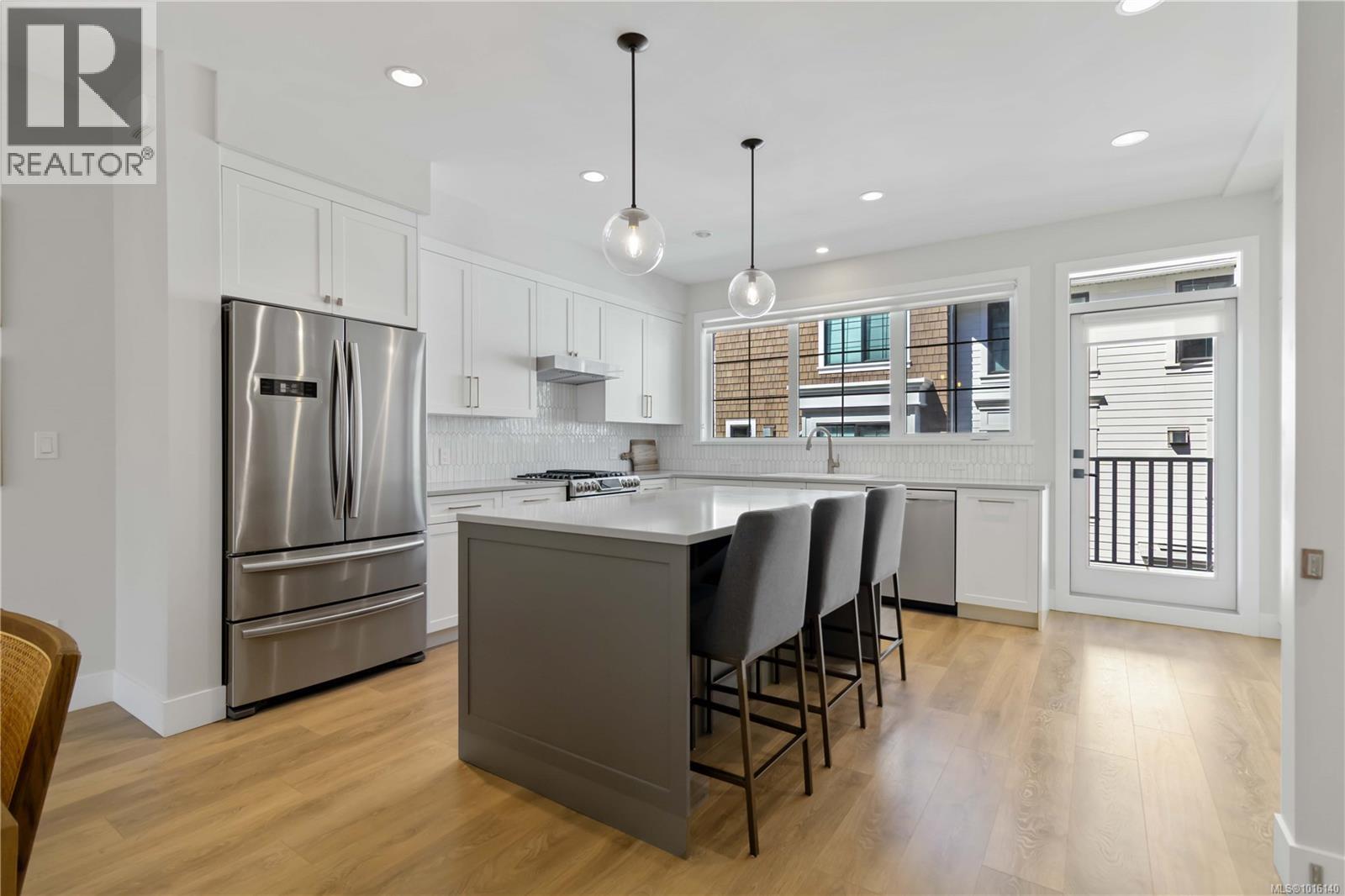 10 1810 Kings Road, Saanich