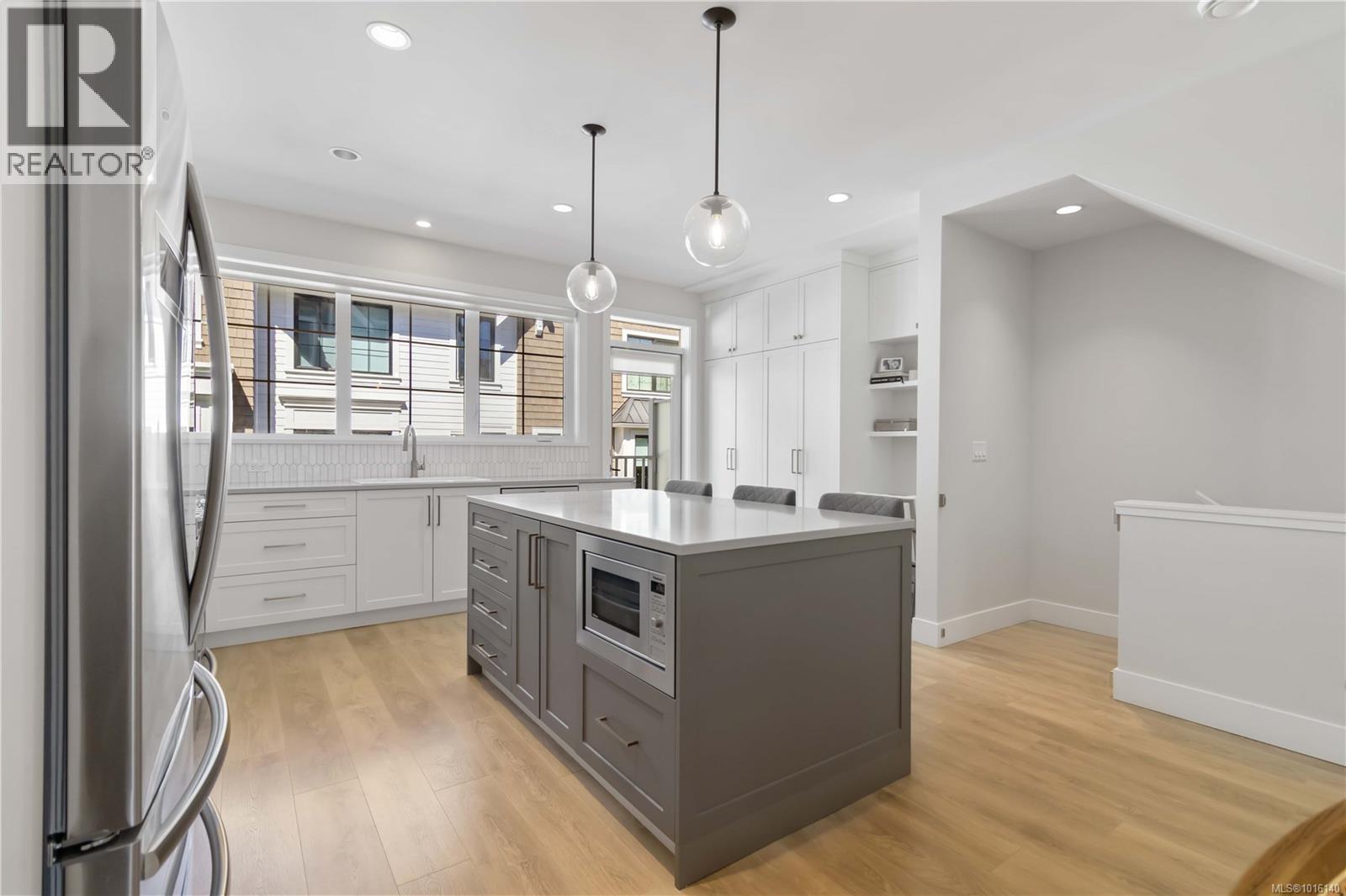 10 1810 Kings Road, Saanich