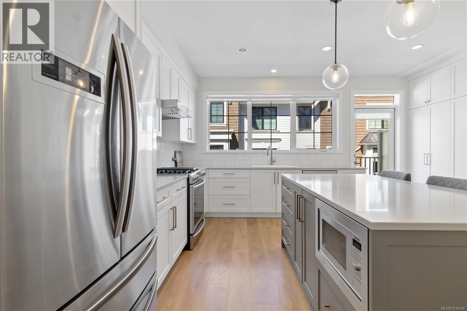 10 1810 Kings Road, Saanich