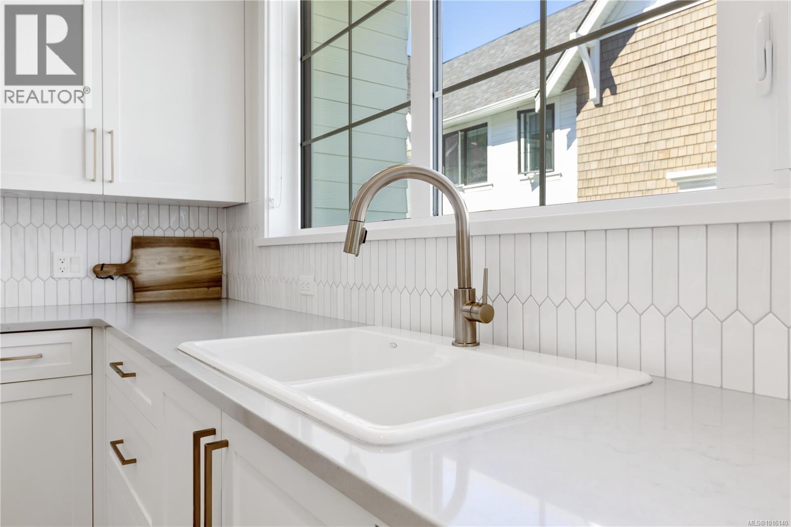 10 1810 Kings Road, Saanich