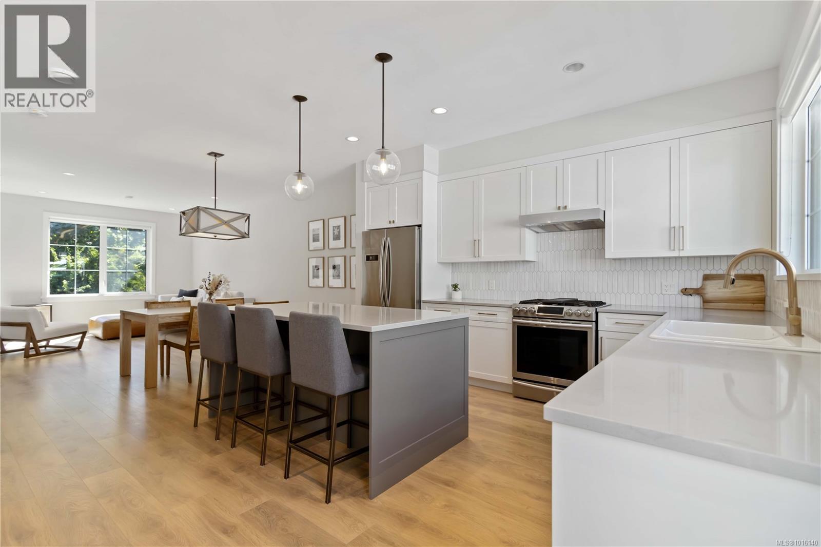 10 1810 Kings Road, Saanich