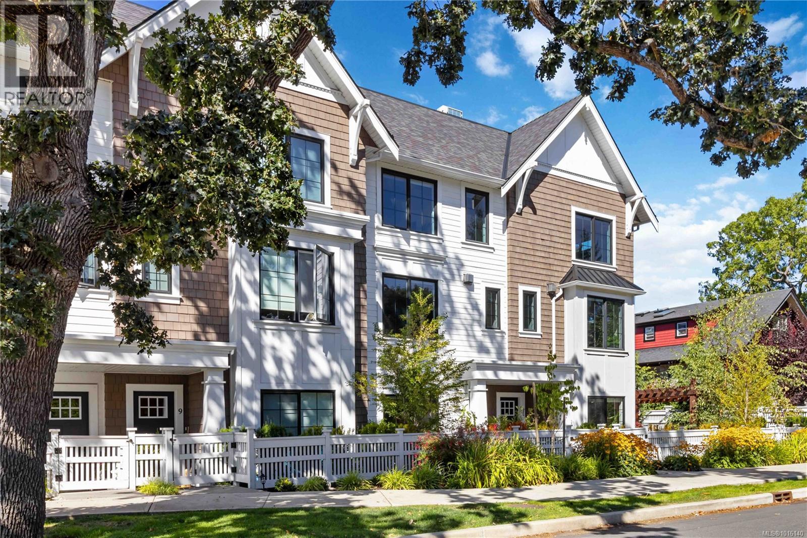 10 1810 Kings Road, Saanich