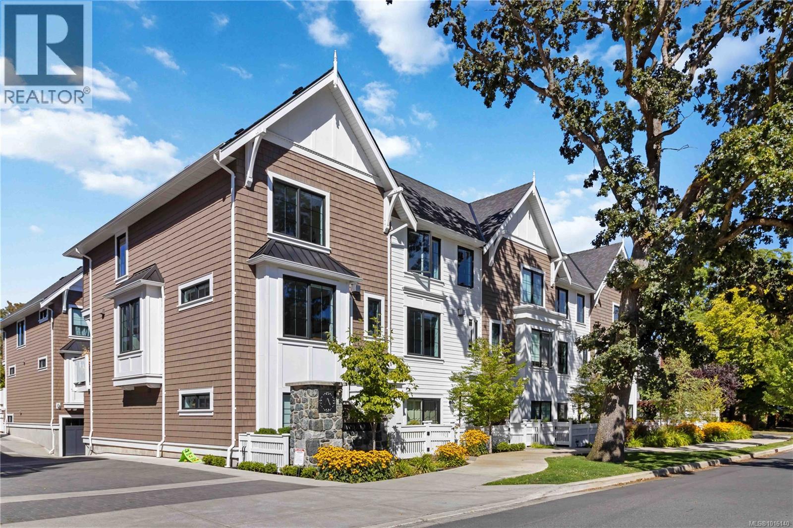 10 1810 Kings Road, Saanich