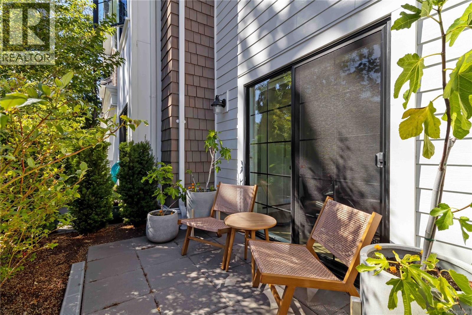 10 1810 Kings Road, Saanich
