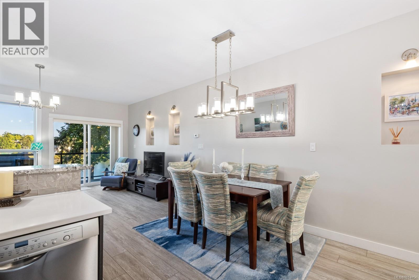 3 1004 DeCosta Place, Esquimalt