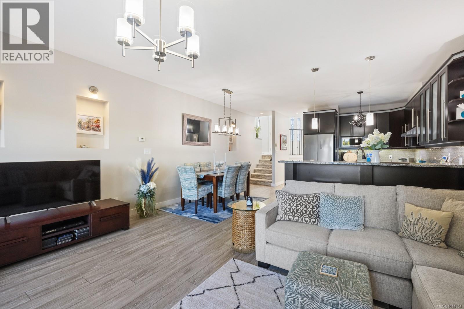 3 1004 DeCosta Place, Esquimalt