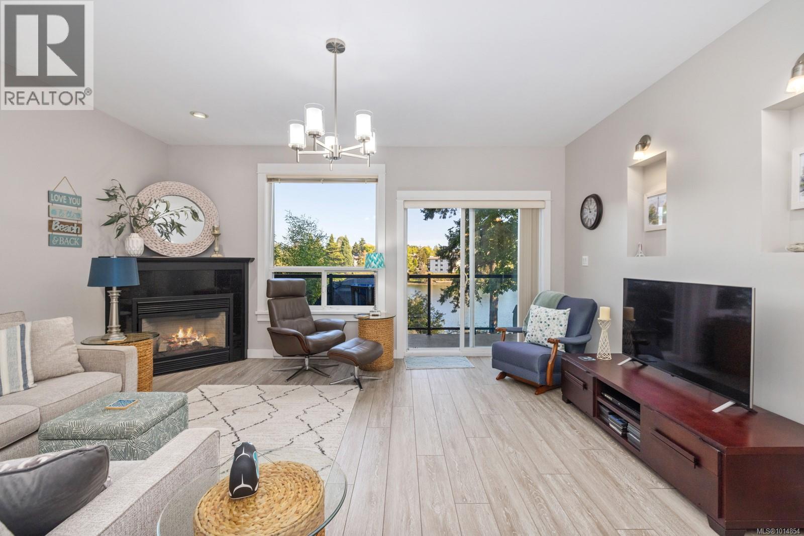 3 1004 DeCosta Place, Esquimalt