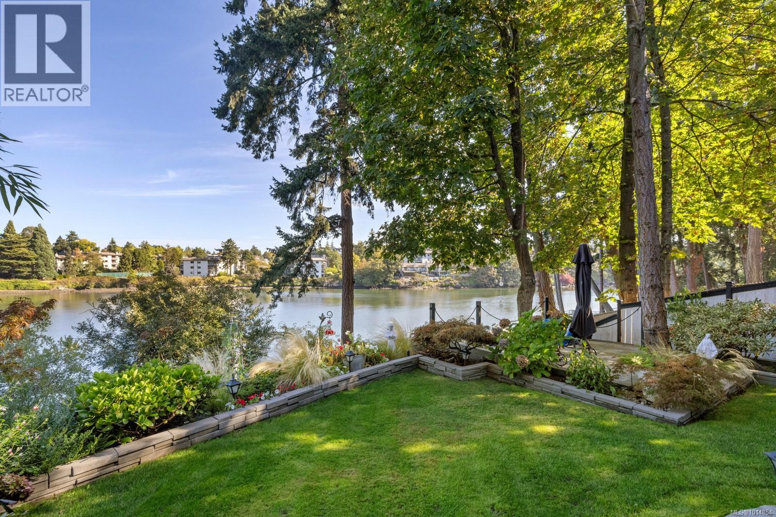 3 1004 DeCosta Place, Esquimalt