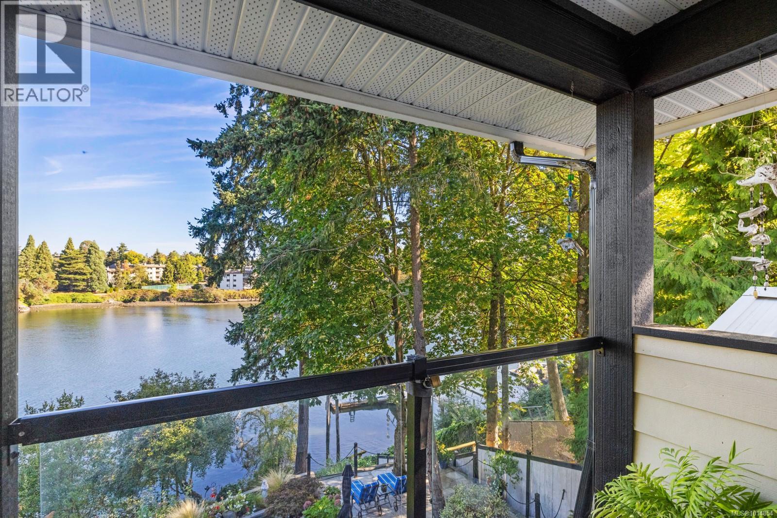 3 1004 DeCosta Place, Esquimalt