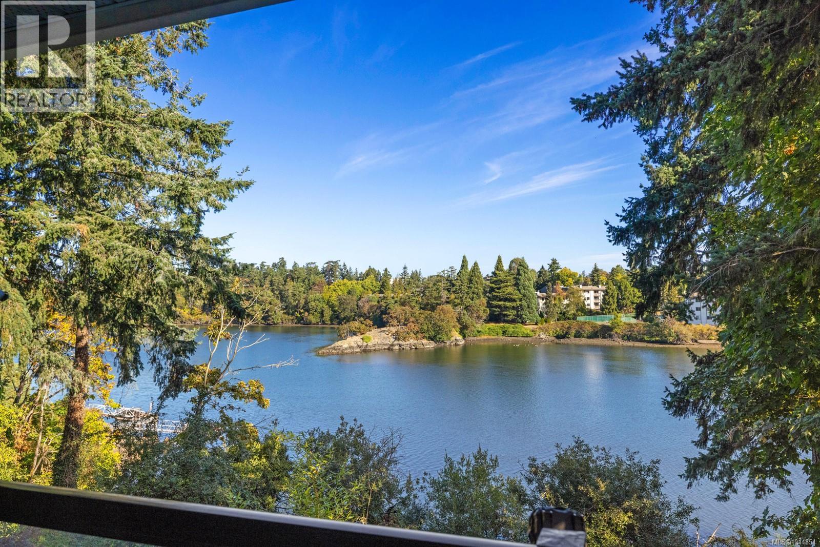 3 1004 DeCosta Place, Esquimalt