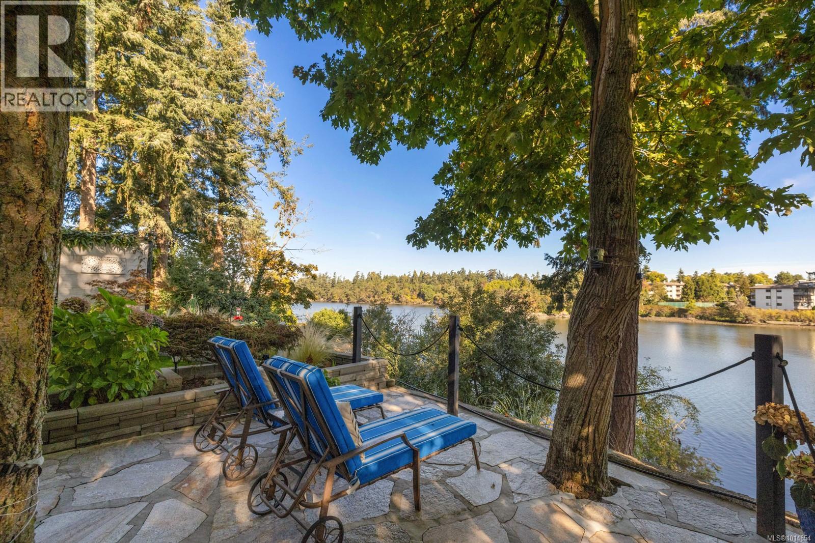 3 1004 DeCosta Place, Esquimalt
