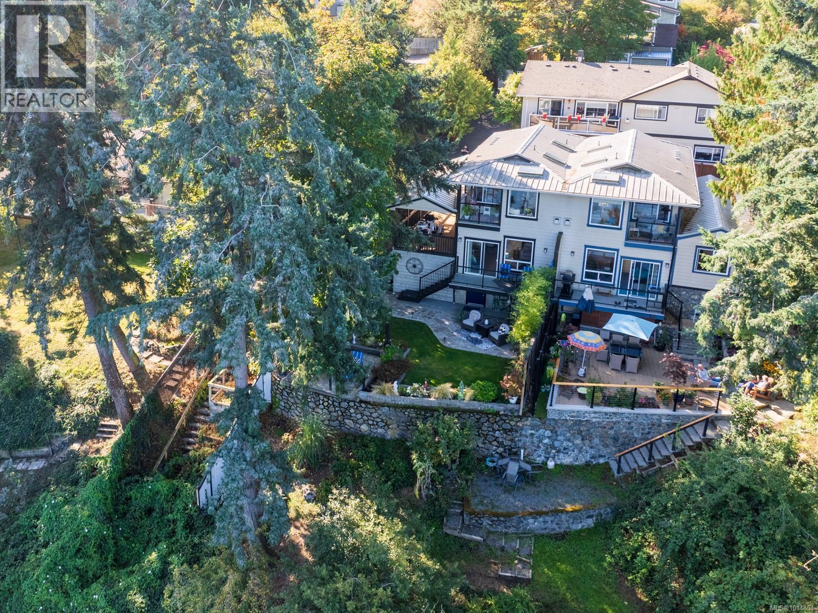 3 1004 DeCosta Place, Esquimalt