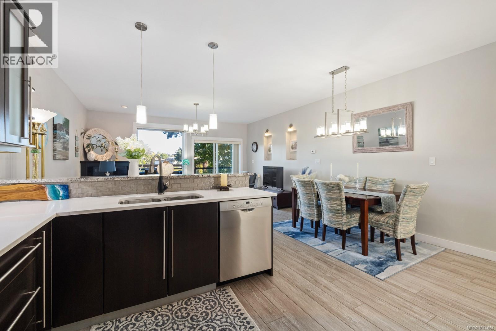 3 1004 DeCosta Place, Esquimalt