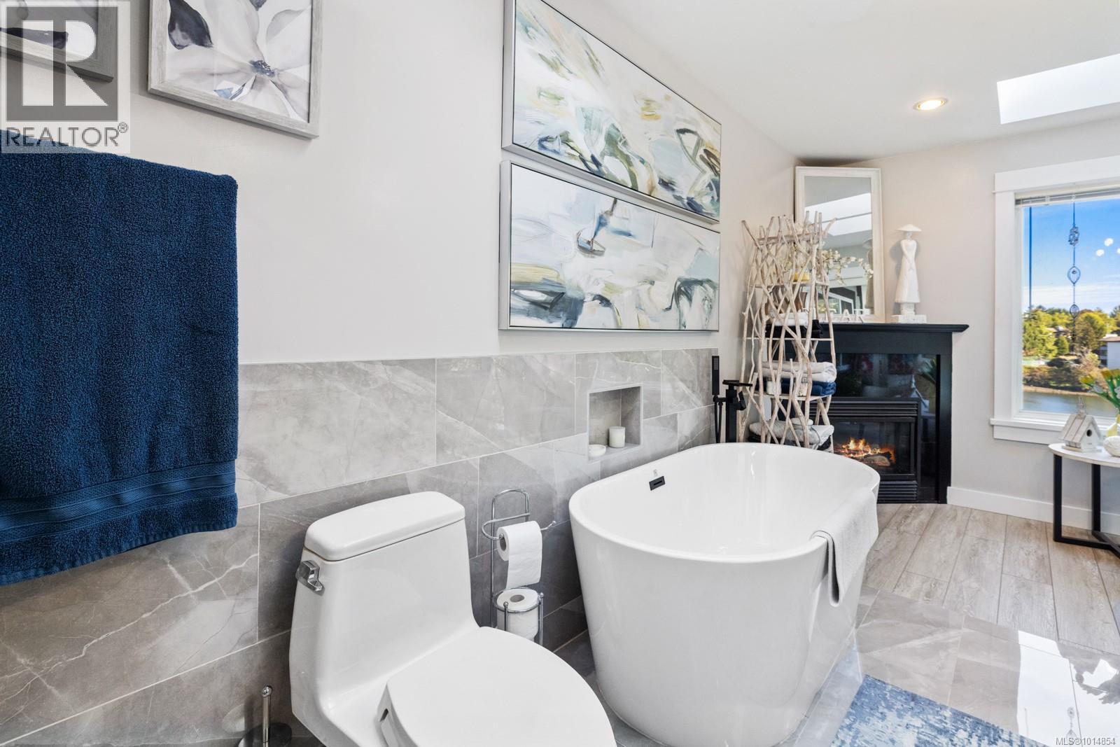 3 1004 DeCosta Place, Esquimalt