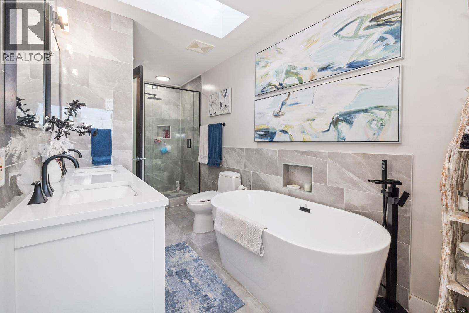 3 1004 DeCosta Place, Esquimalt