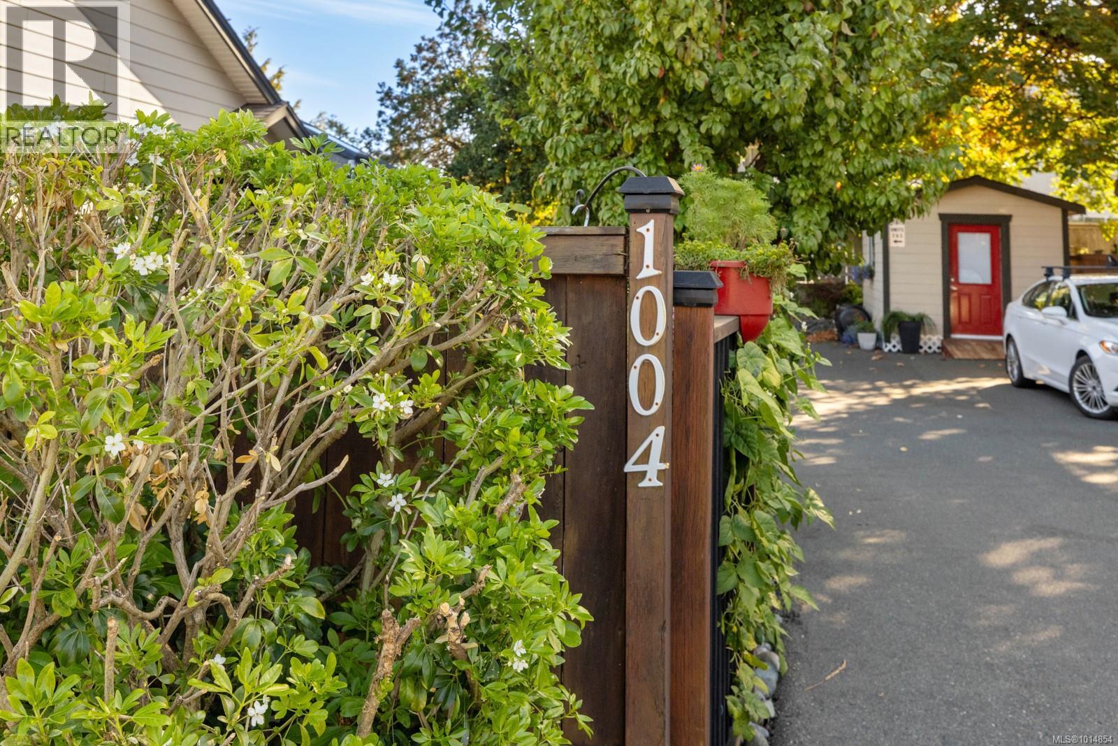 3 1004 DeCosta Place, Esquimalt