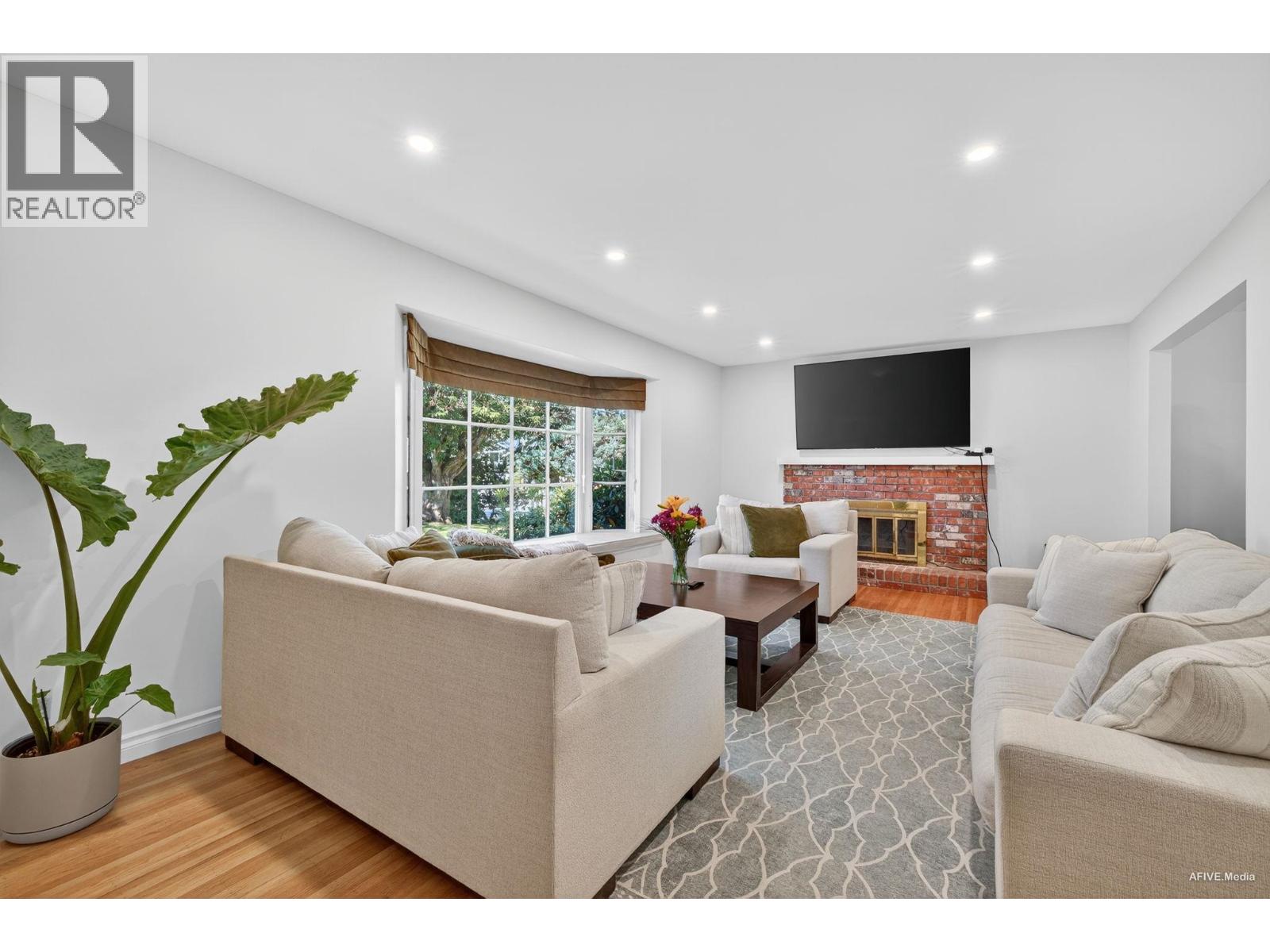 3380 GLASGOW STREET, Port Coquitlam