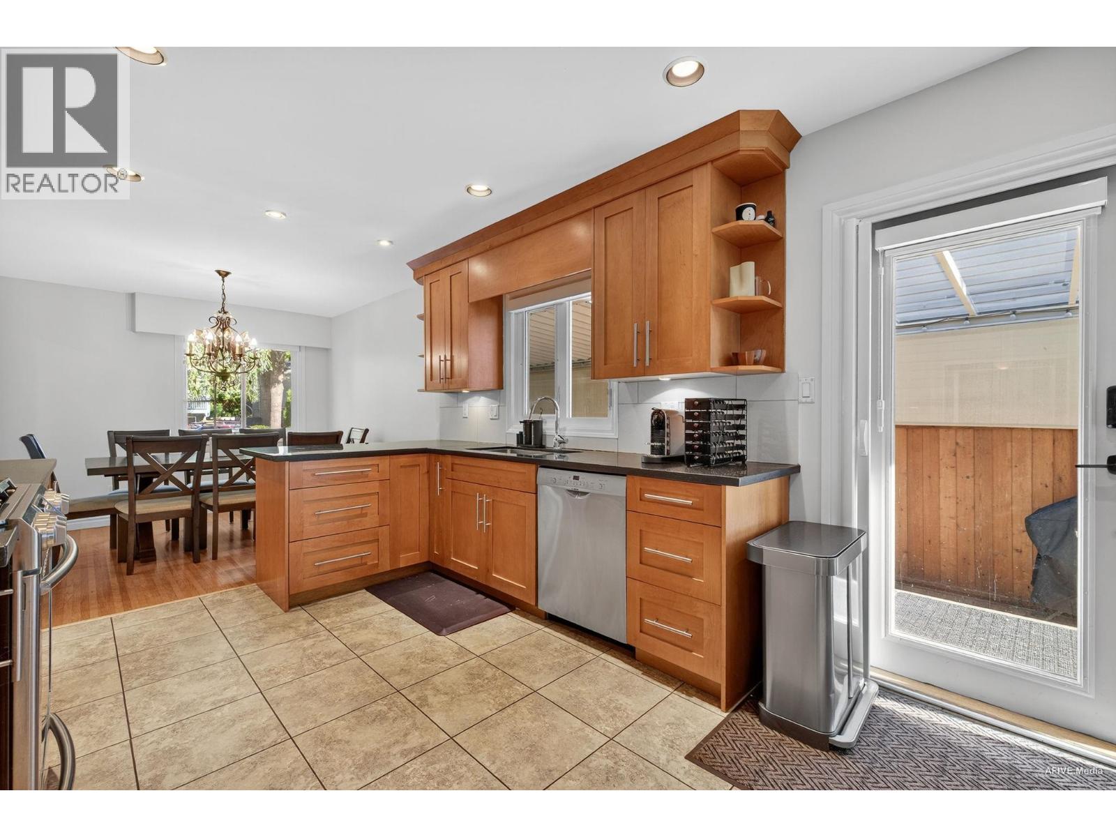 3380 GLASGOW STREET, Port Coquitlam