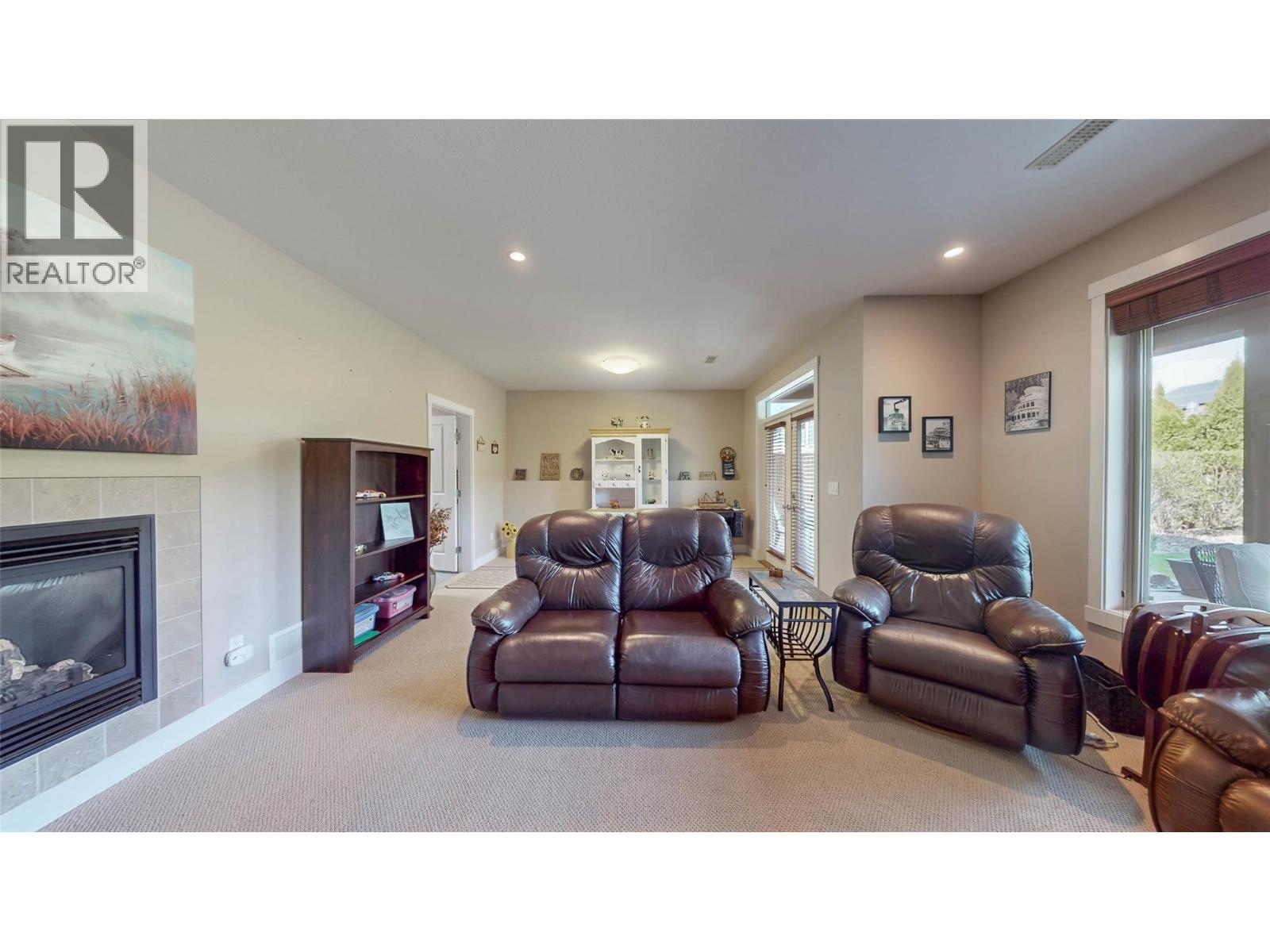 7 6833 MEADOWS Drive, Oliver