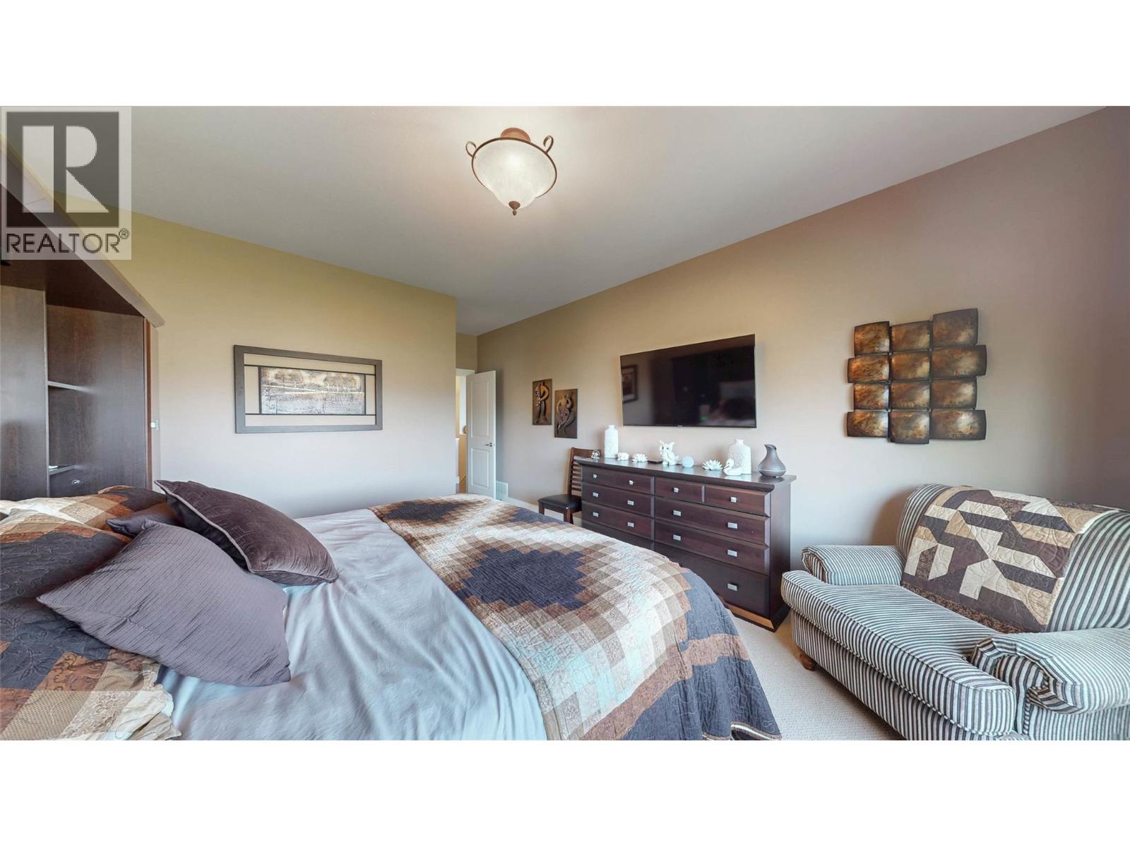 7 6833 MEADOWS Drive, Oliver